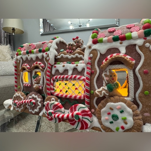 Gingerbread Clay Train - Picture 2 of 4